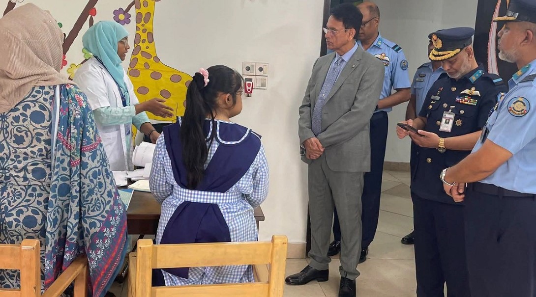 প্রধানমন্ত্রীর নির্দেশে শিক্ষামন্ত্রীর ‘ব্লু স্কাই' স্কুল পরিদর্শন