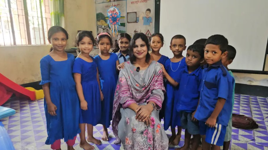 বুয়েটের ডিগ্রি ও ক্যাডার ছেড়ে শিশুদের পড়ানোর দায়িত্ব নিলেন নায়লা